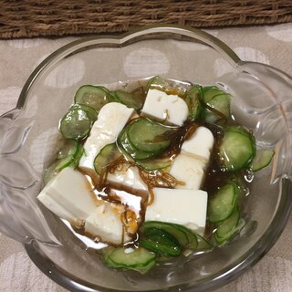 豆腐ときゅうりのもずくドレッシングサラダ